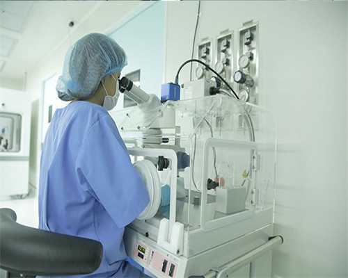 六周的香港验血与四个月的B超检查结果不一样，我们该相信哪一个?,怀孕到香港